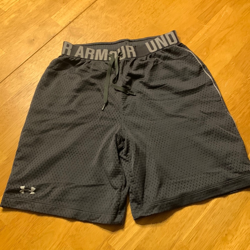 Under Armour loose heat gear shorts XS